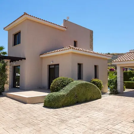 Lara Villa